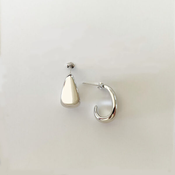Adèle Earring – stilrena bolded örhängen i platinapläterat 925 sterling silver från Livingstone Wikh Accessories