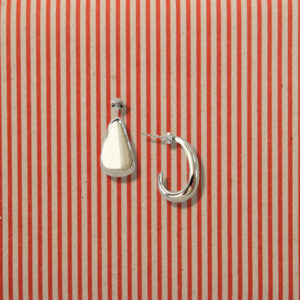 Adèle Earring – stilrena bolded örhängen i platinapläterat 925 sterling silver från Livingstone Wikh Accessories