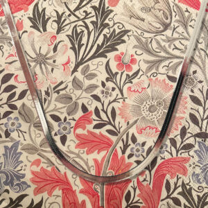 Stilrent halsband i rhodiumpläterad sterling silver med herringbone-länk, från Livingstone Wikh Accessories