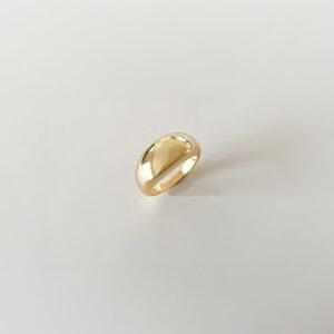 Margaux Ring i 18K guldpläterat 925 sterling silver med rundad, polerad form – stilren bolded ring från Livingstone Wikh Accessories.