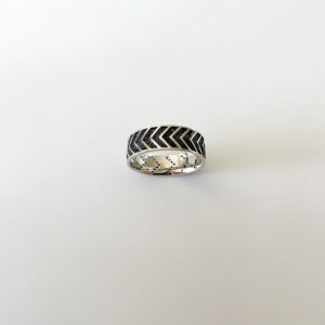 Marquis Ring – stilren ring i 925 sterling silver med sicksackmönster och infattade kvartsstenar från Livingstone Wikh Accessories