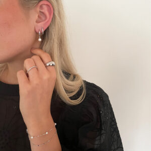 Margaux Ring i platinapläterat 925 sterling silver med rundad, polerad form – stilren bolded ring från Livingstone Wikh Accessories.