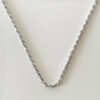 Stilrent halsband i platinapläterad 925 sterling silver med klassisk Rope-länk och diskret berlock från Livingstone Wikh Accessories.