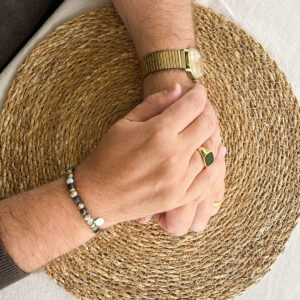 Astra Bracelet – stilrent armband i dendritisk svart opal med grå, svarta och beige nyanser samt gulddetaljer från Livingstone Wikh Accessories.