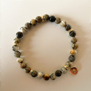 Astra Bracelet – stilrent armband i dendritisk svart opal med grå, svarta och beige nyanser samt gulddetaljer från Livingstone Wikh Accessories.