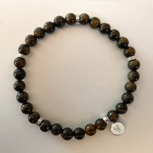 Aurum Bracelet – stilrent armband i brunskimrande Bronsit med rhodiumpläterade silverdetaljer från Livingstone Wikh Accessories.
